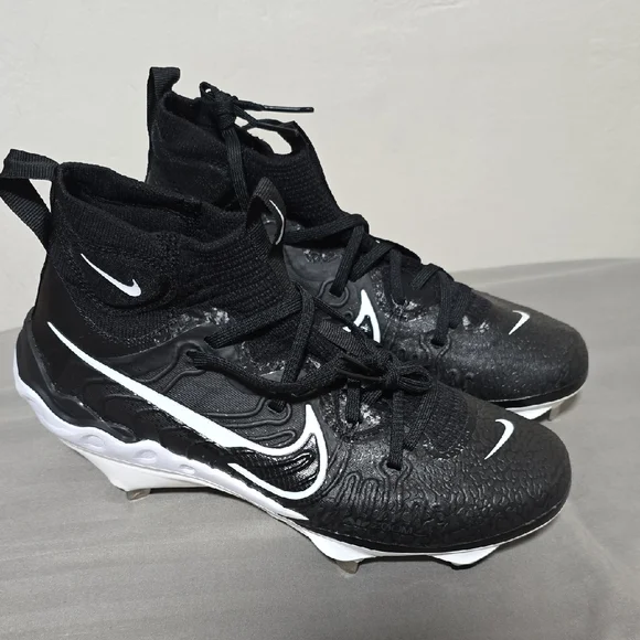 The Nike Alpha Huarache NXT can help you get up to speed in a flash. - Picture 3 of 5